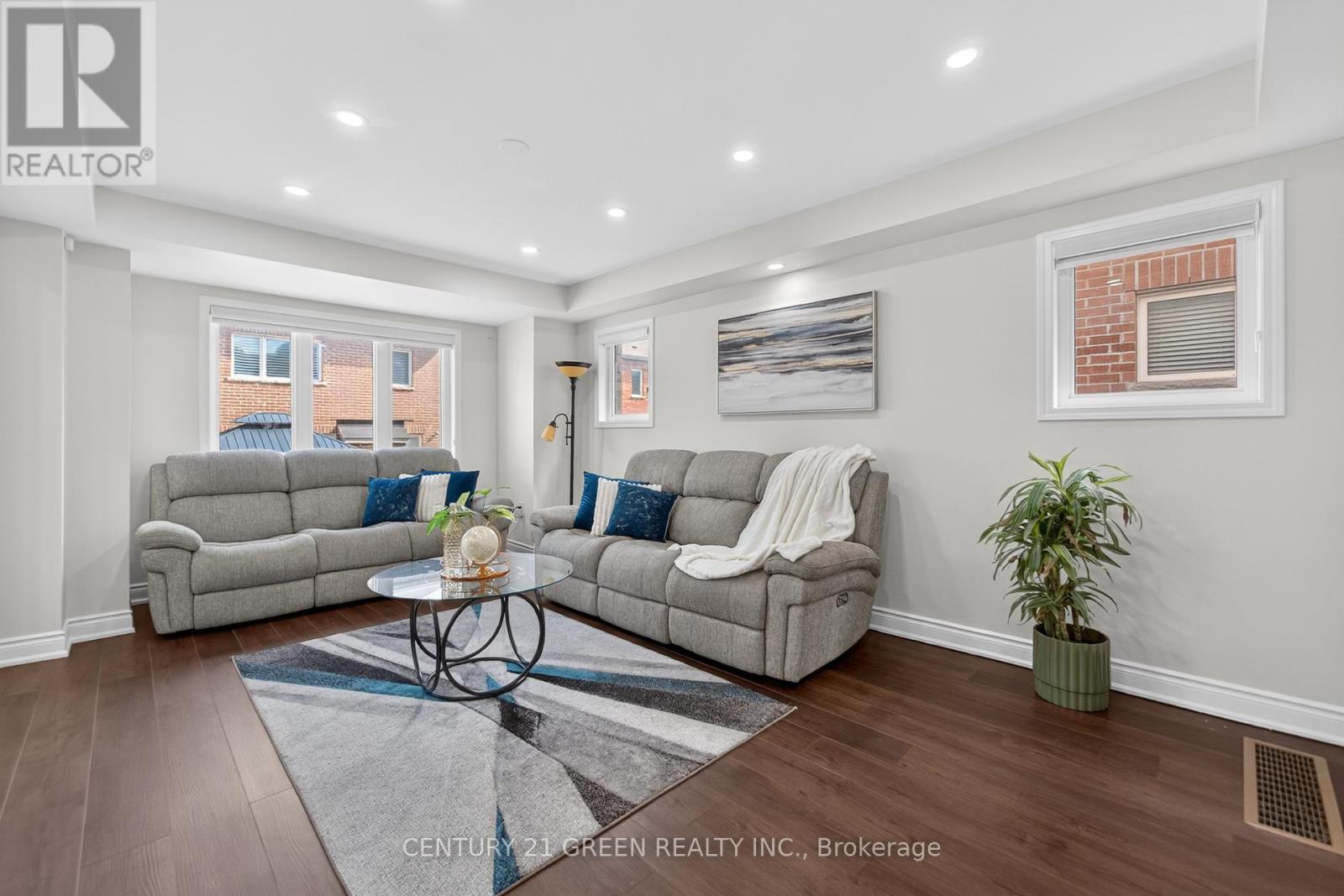 Photo 13 of 118 Bond Head Court, Milton ON