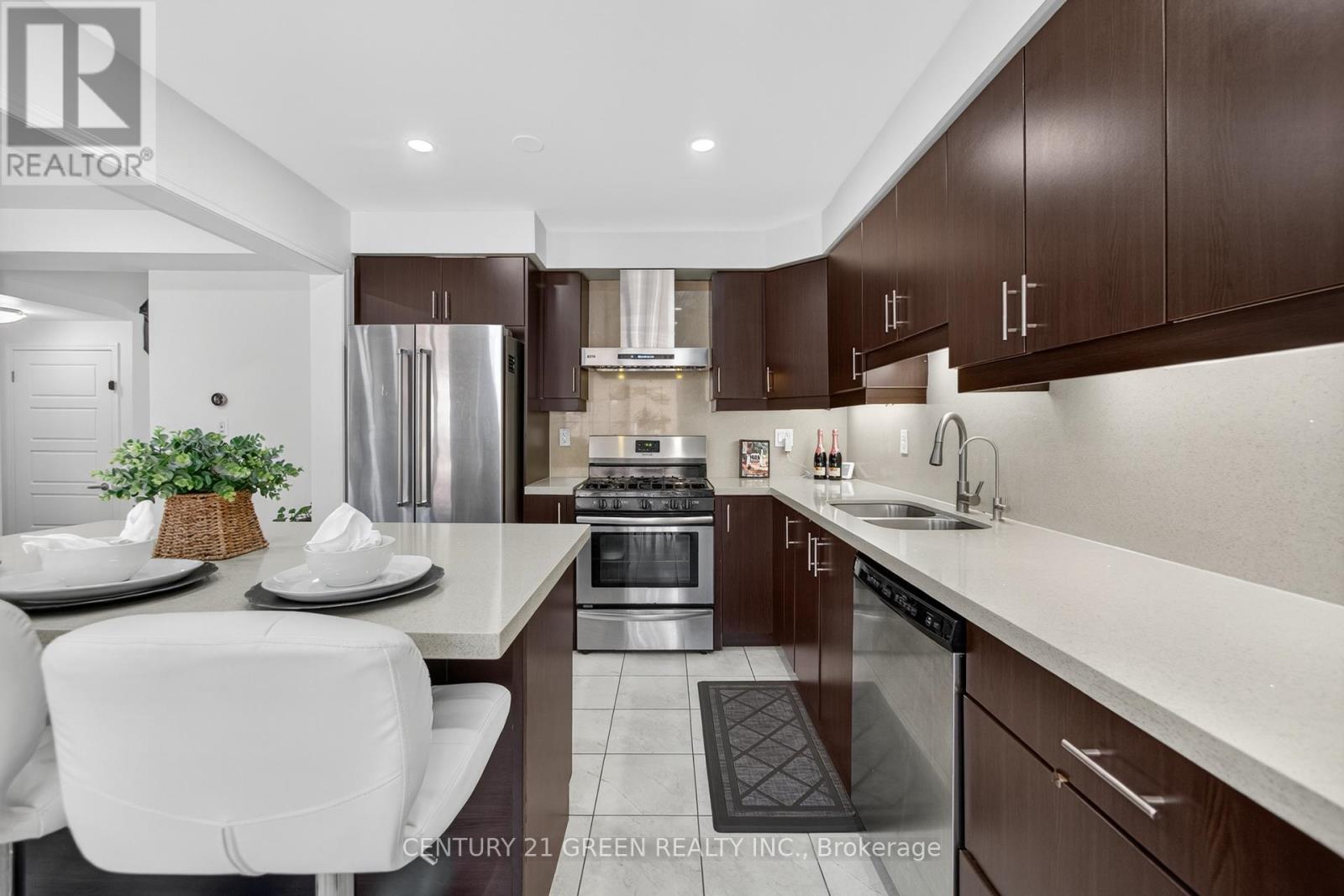 Photo 18 of 118 Bond Head Court, Milton ON