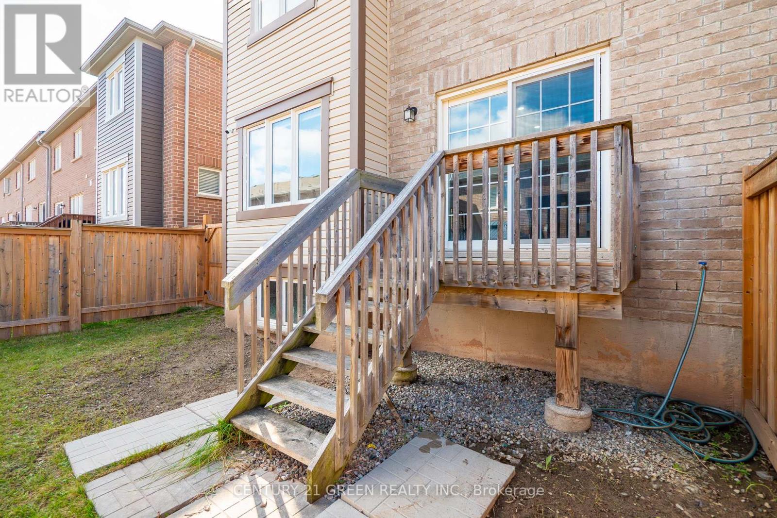 Photo 37 of 118 Bond Head Court, Milton ON