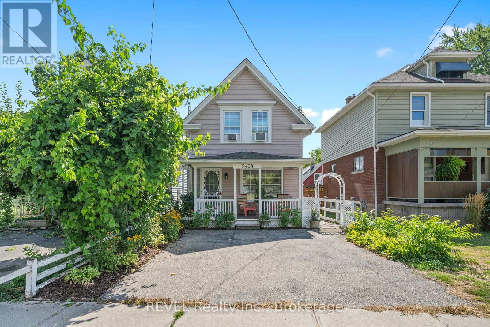 Photo 1 of 5408 Ontario Avenue, Niagara Falls ON