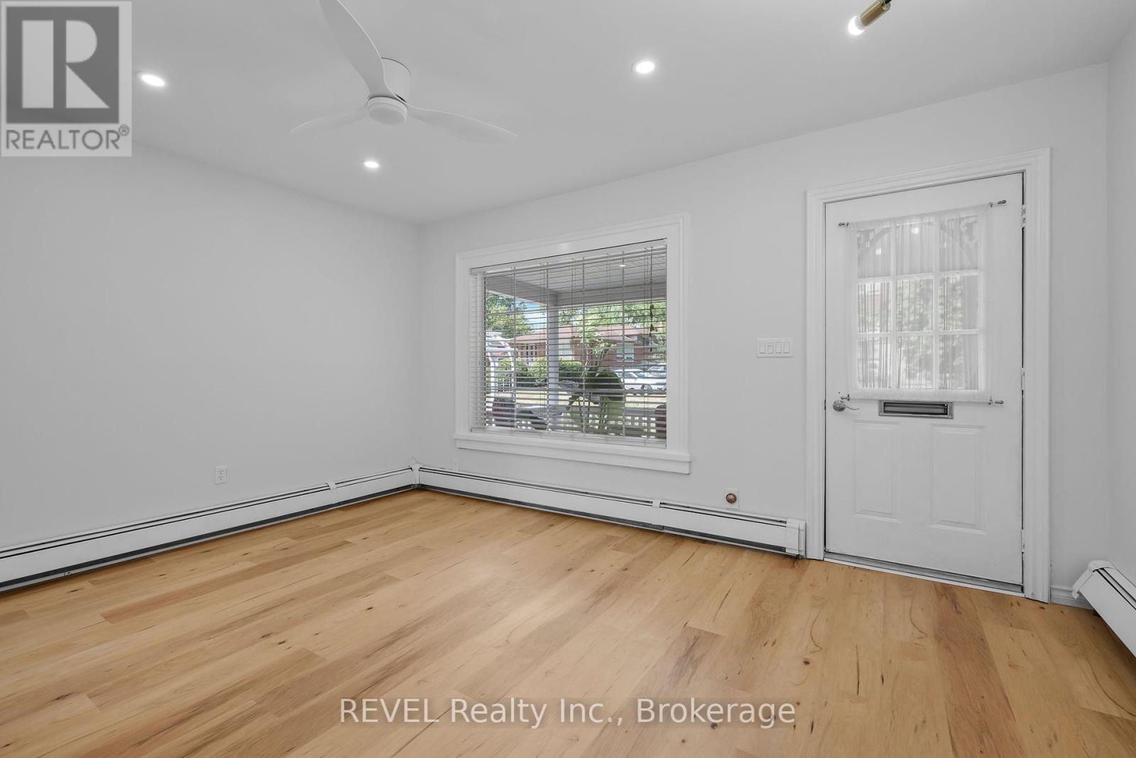 Photo 10 of 5408 Ontario Avenue, Niagara Falls ON