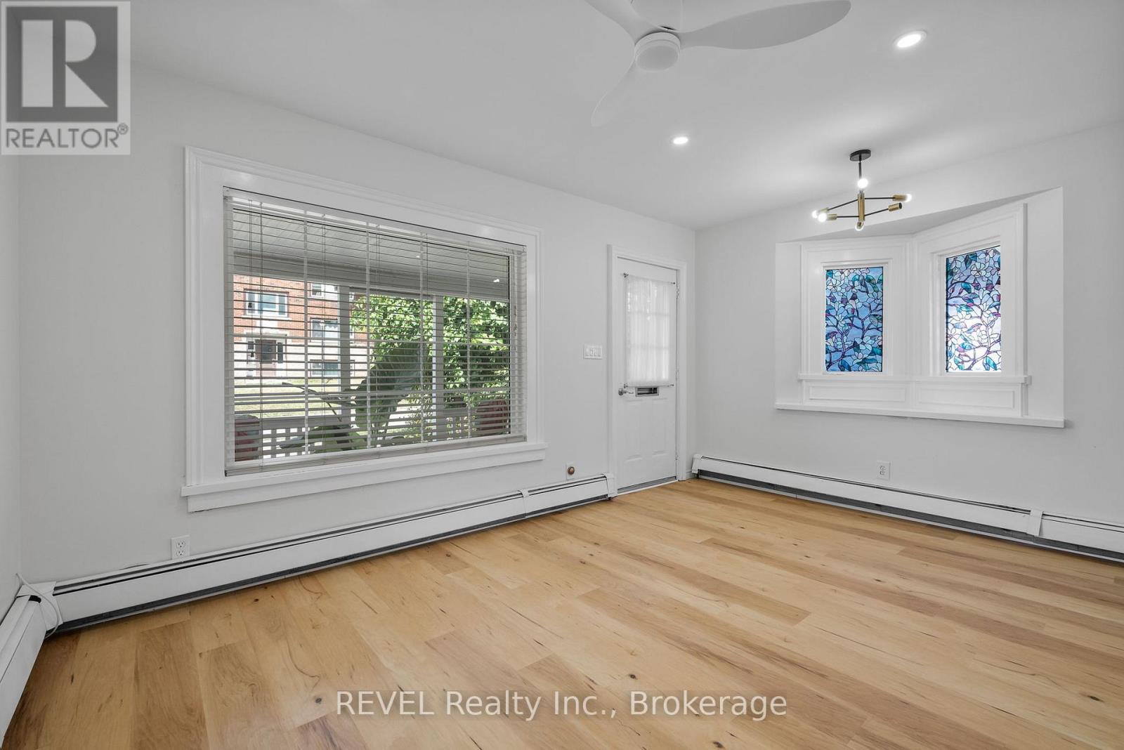 Photo 11 of 5408 Ontario Avenue, Niagara Falls ON