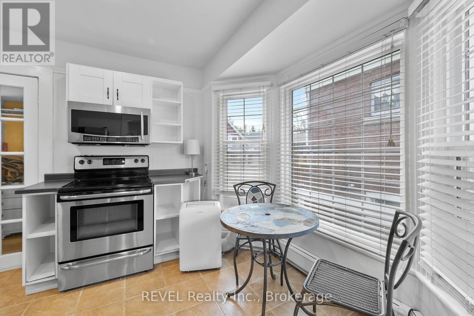 Photo 12 of 5408 Ontario Avenue, Niagara Falls ON