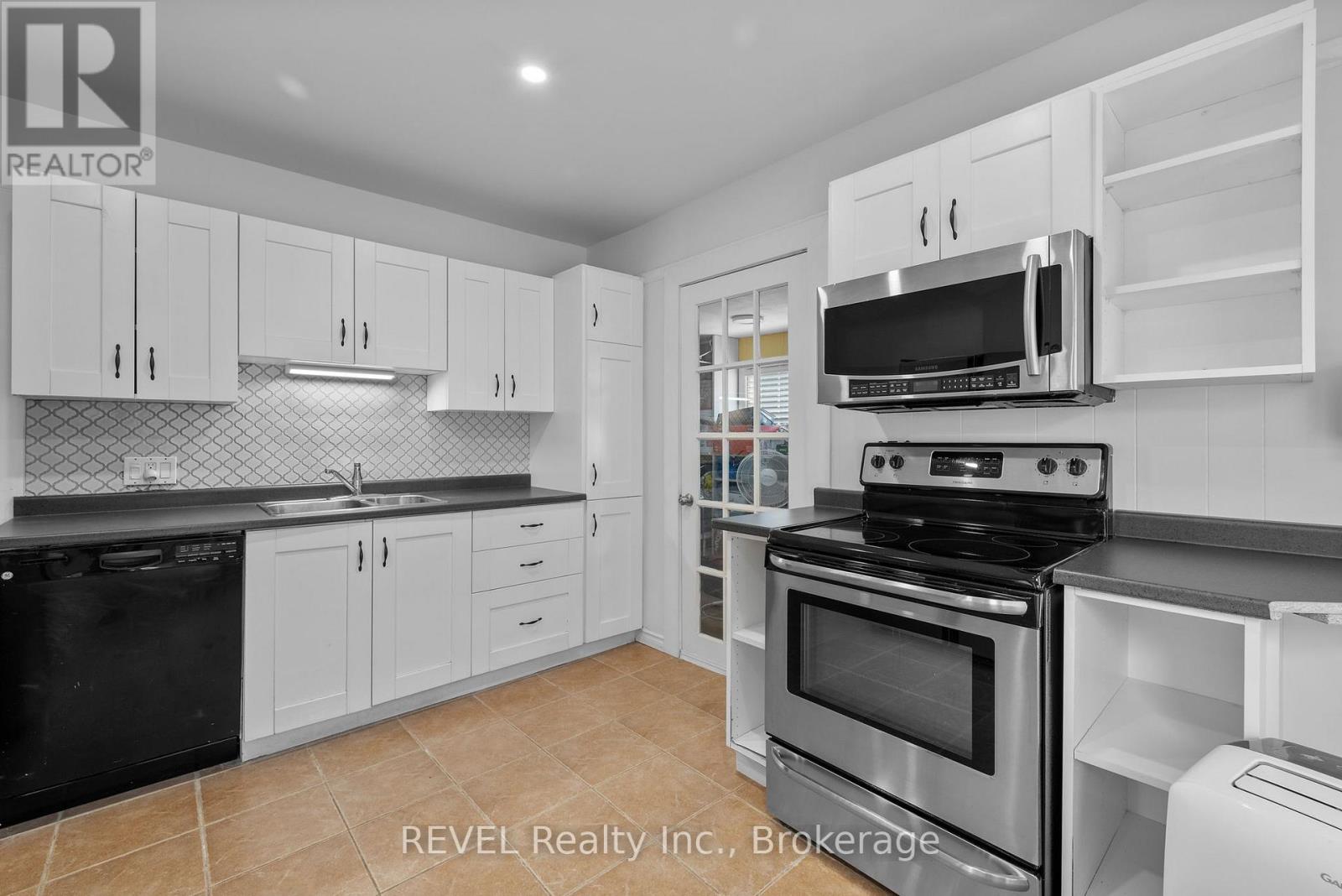 Photo 14 of 5408 Ontario Avenue, Niagara Falls ON