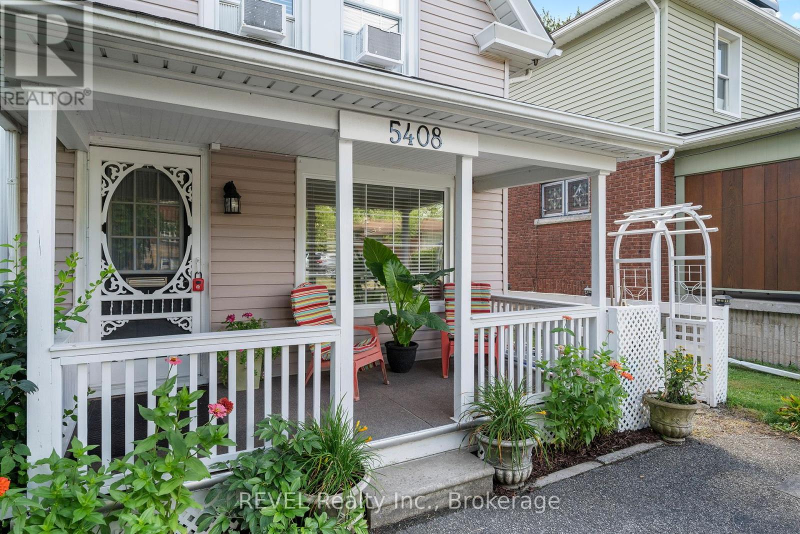 Photo 3 of 5408 Ontario Avenue, Niagara Falls ON