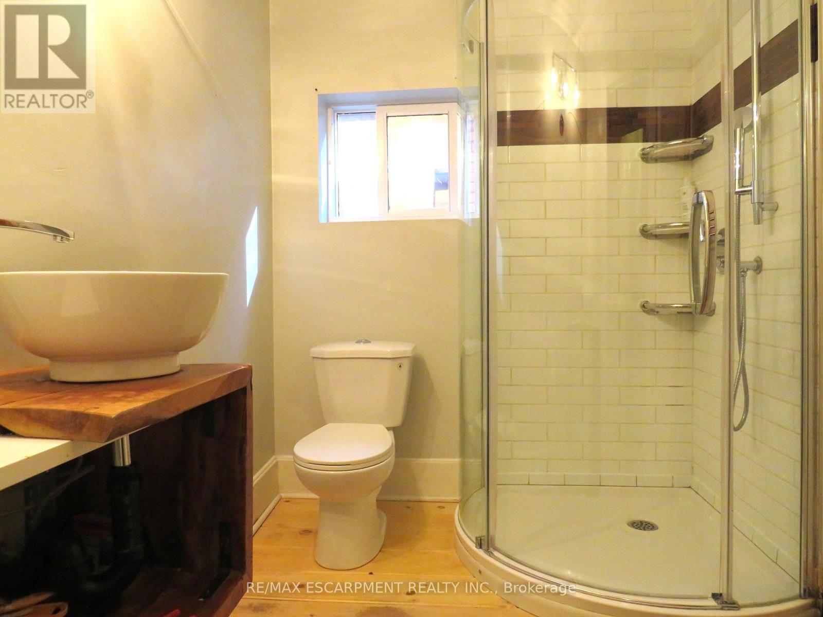 Photo 12 of 120 Sanford Avenue S, Hamilton ON