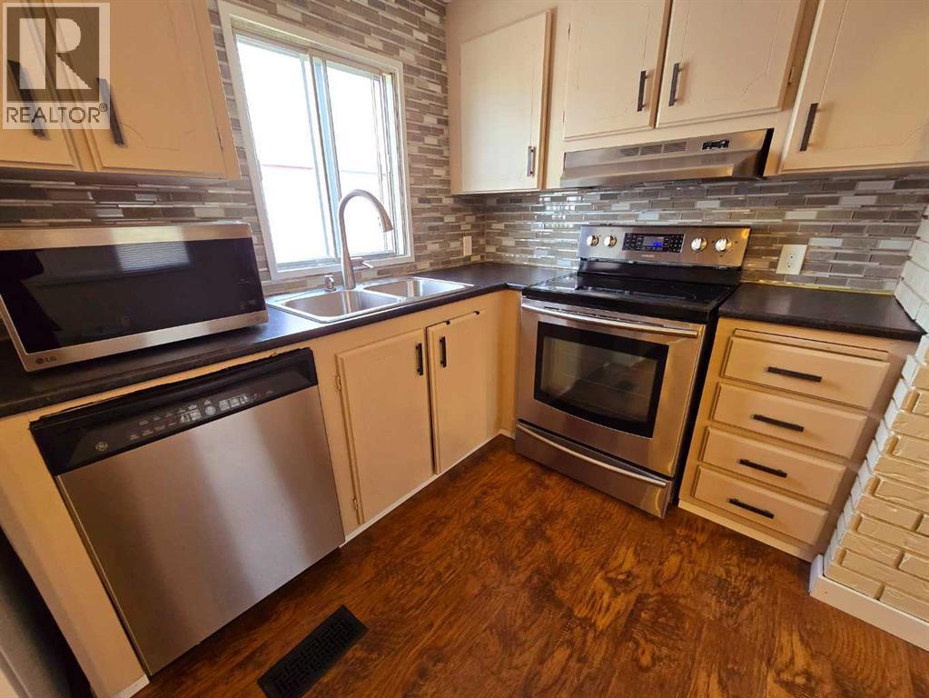 Photo 16 of 61 1410 43 Street S, Lethbridge AB