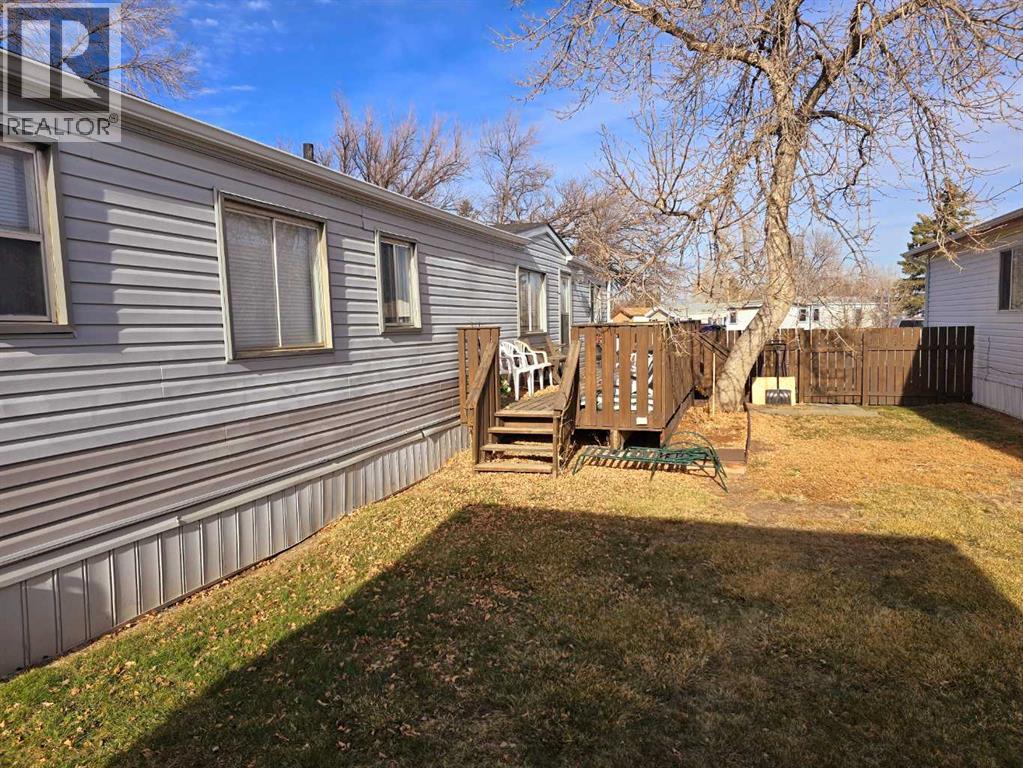Photo 5 of 61 1410 43 Street S, Lethbridge AB