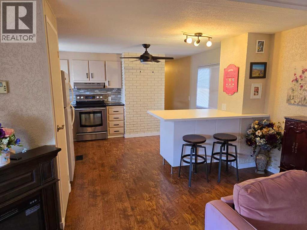 Photo 9 of 61 1410 43 Street S, Lethbridge AB