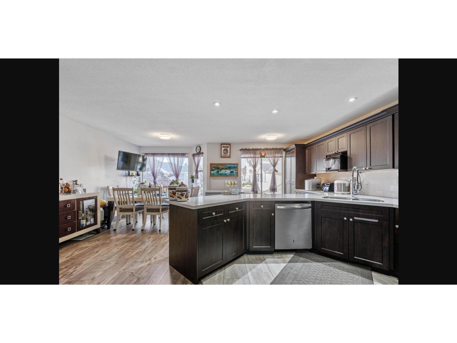 Photo 13 of 31 7955 122 Street, Surrey BC