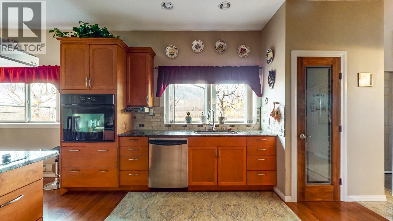 7231 ISLAND Road, Oliver