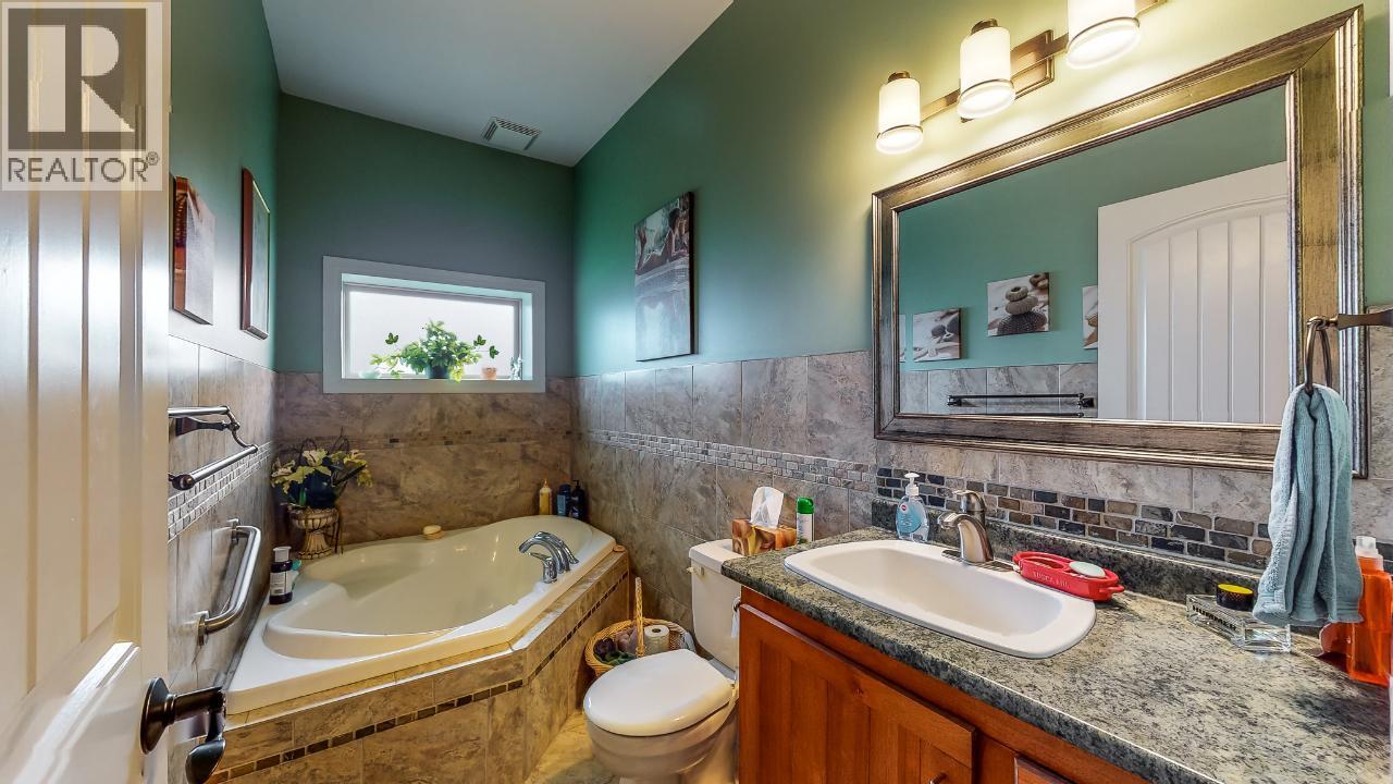 7231 ISLAND Road, Oliver
