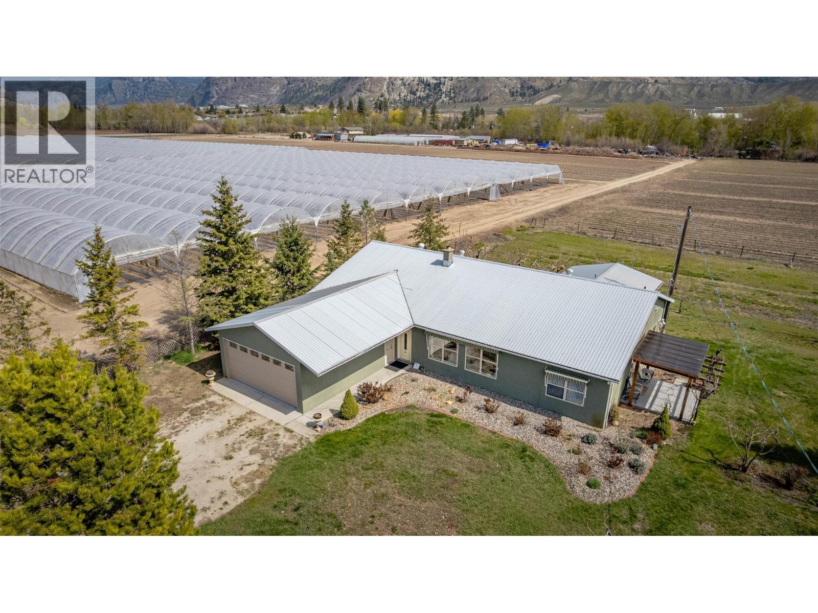 7231 ISLAND Road, Oliver