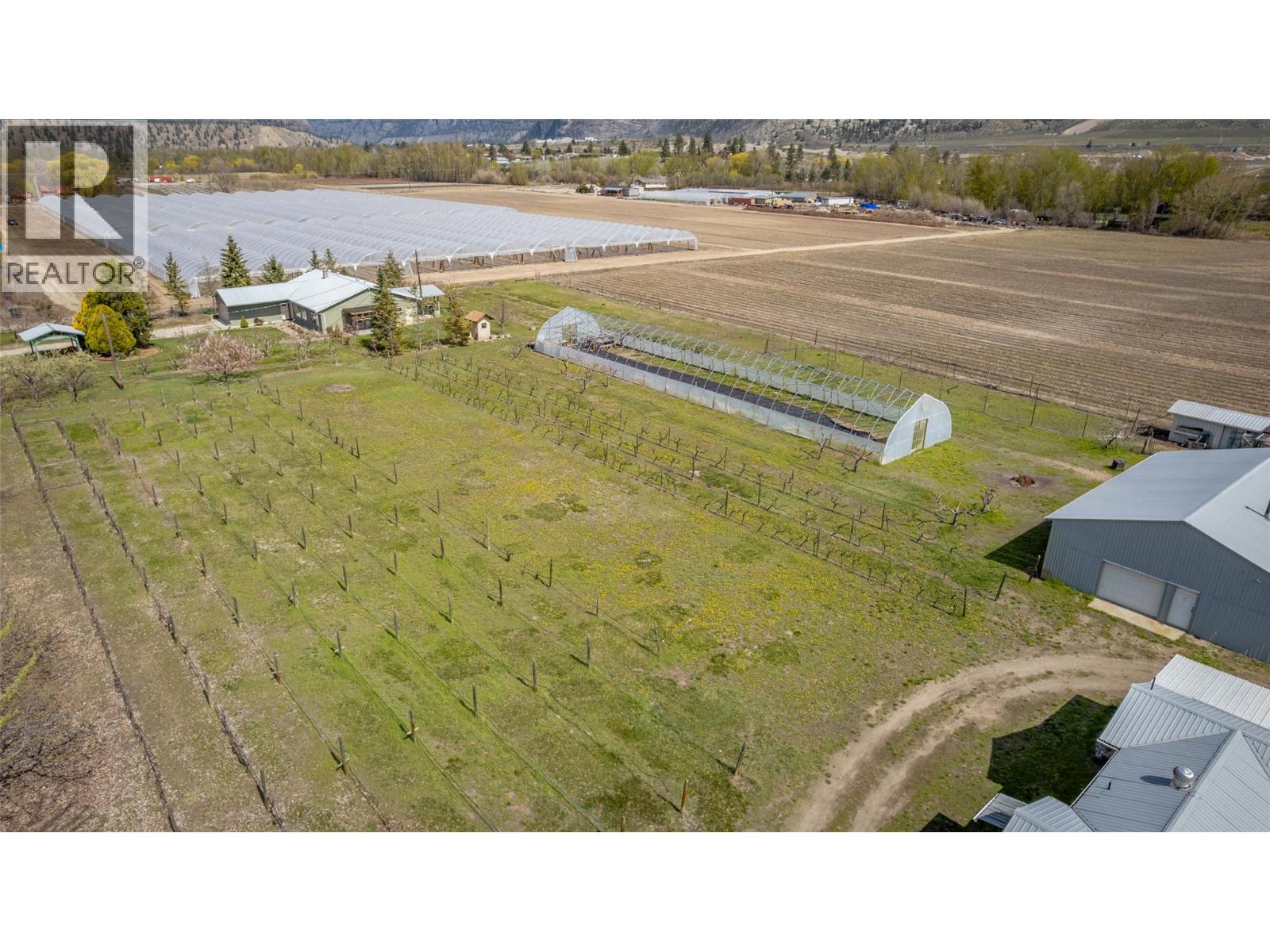 7231 ISLAND Road, Oliver