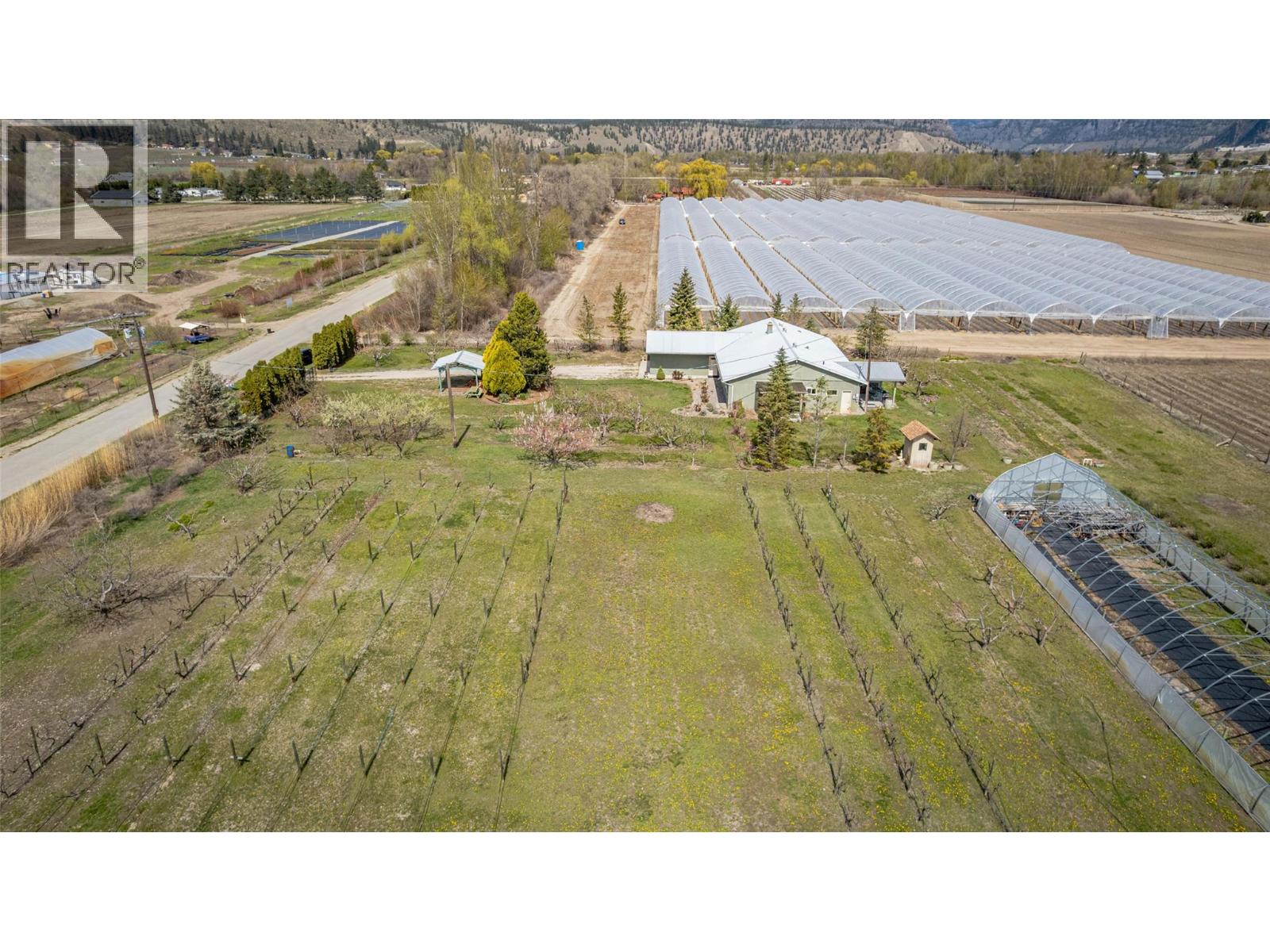 7231 ISLAND Road, Oliver
