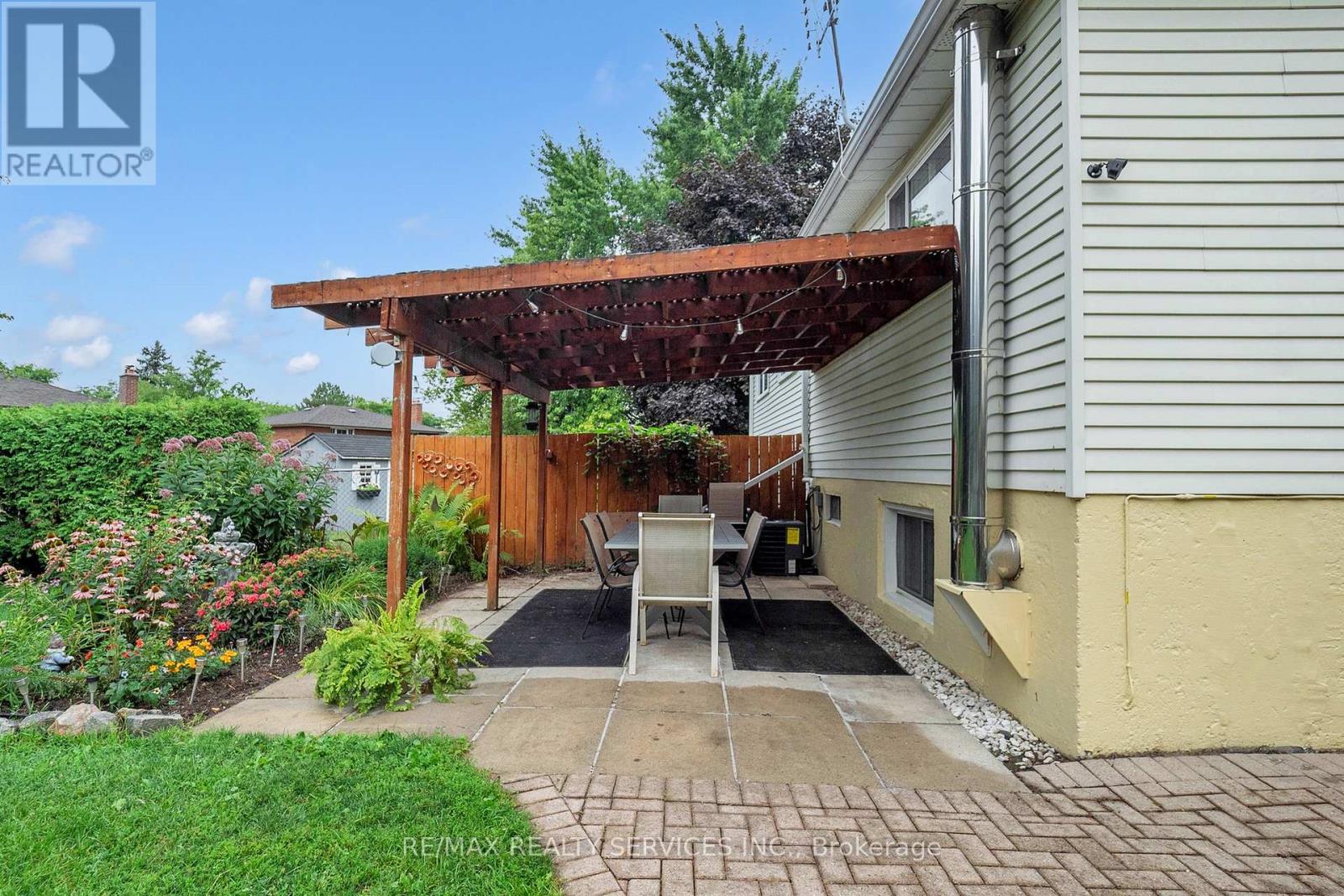 Photo 37 of 10 Minton Place, Brampton ON
