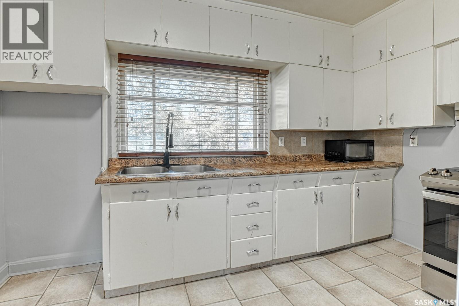 Photo 5 of 1343 Queen Street, Regina SK
