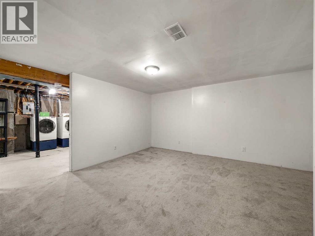 Single Family House for Sale in    Street NE Pineridge Calgary 