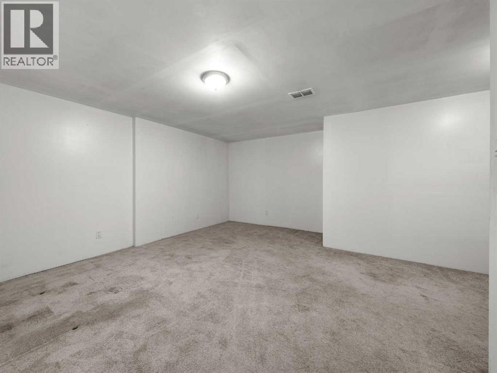 Single Family House for Sale in    Street NE Pineridge Calgary 