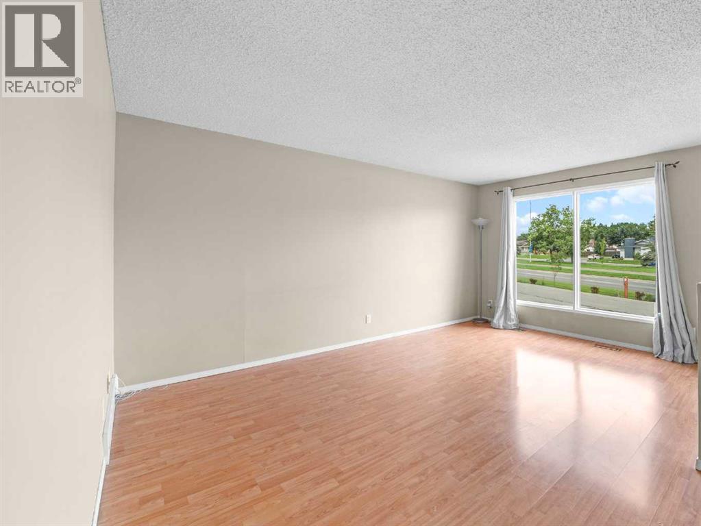 Single Family House for Sale in    Street NE Pineridge Calgary 