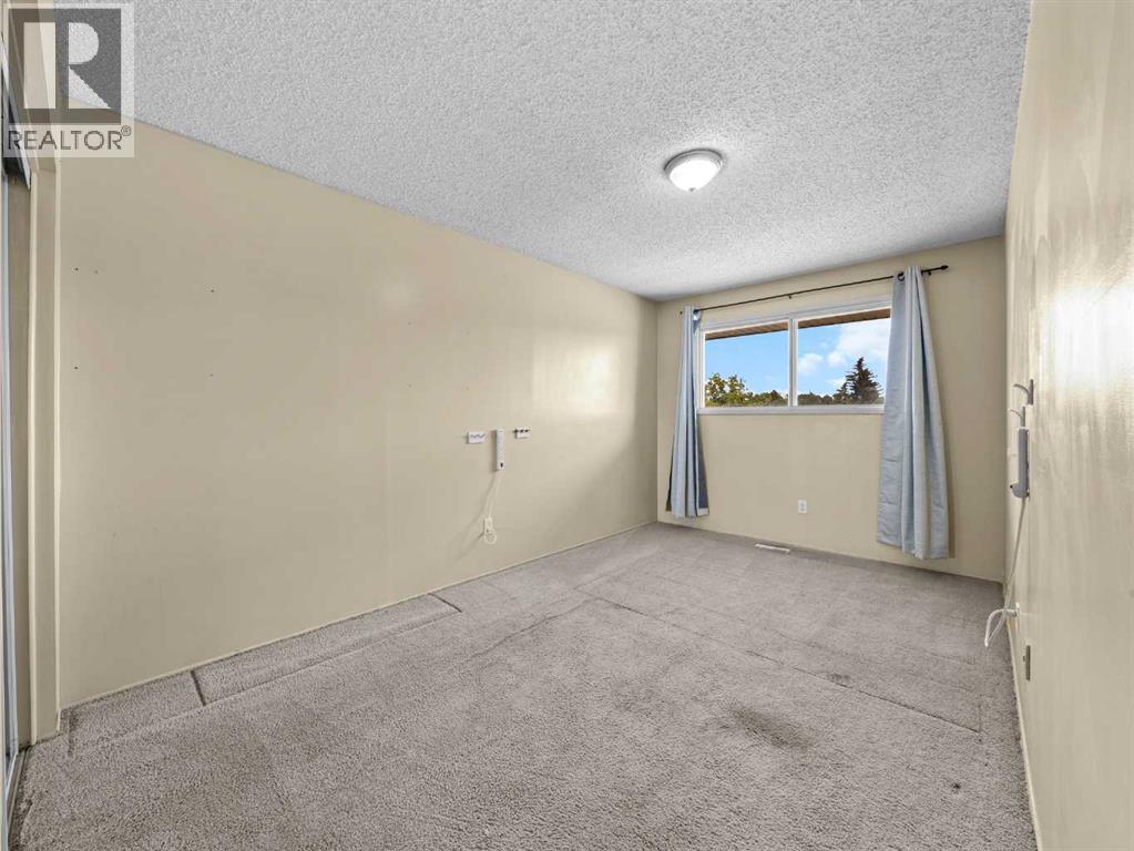 Single Family House for Sale in    Street NE Pineridge Calgary 