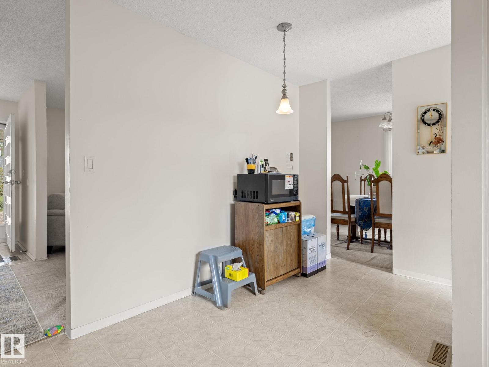 Photo 19 of 14615 116 St Nw, Edmonton AB