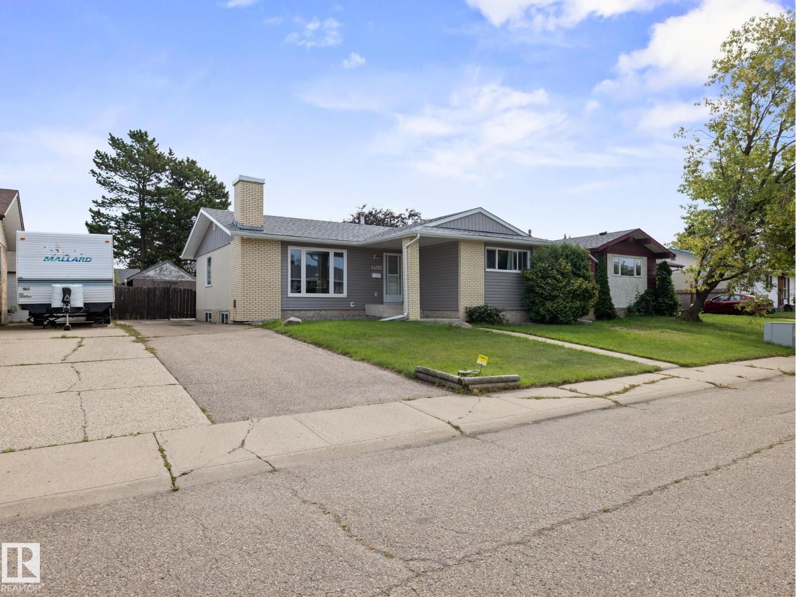 Photo 9 of 14615 116 St Nw, Edmonton AB