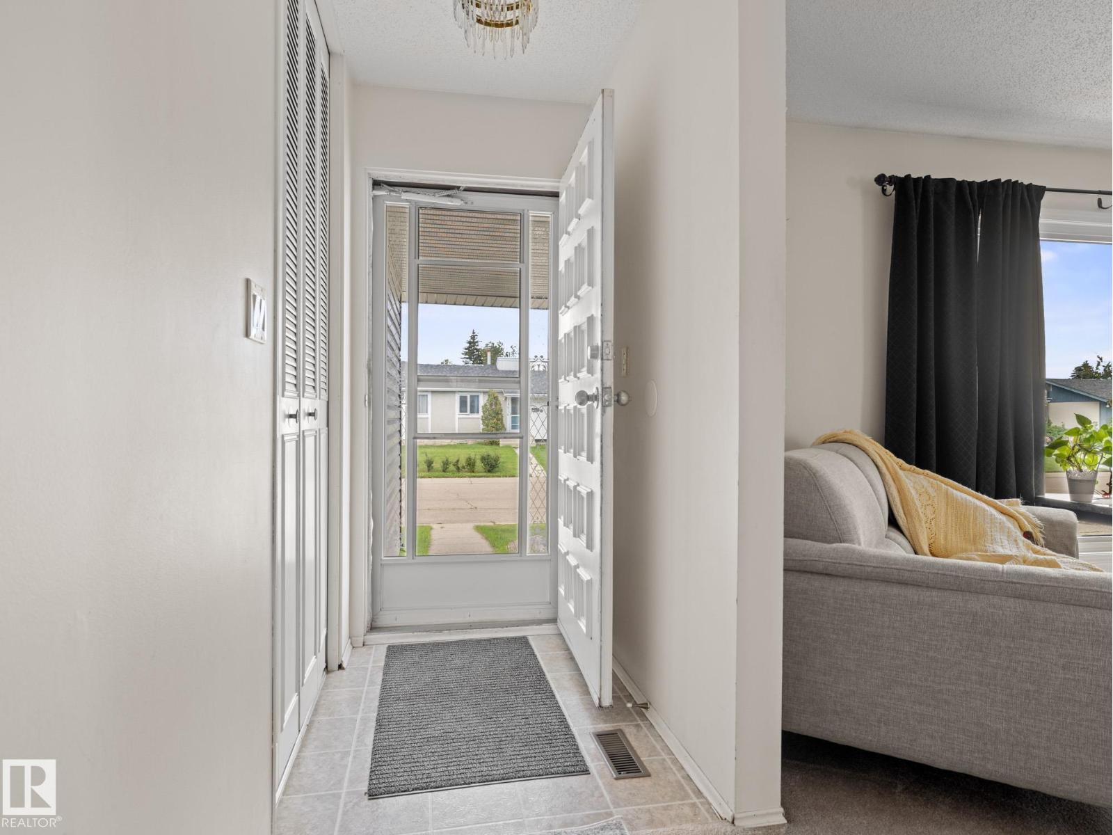 Photo 26 of 14615 116 St Nw, Edmonton AB