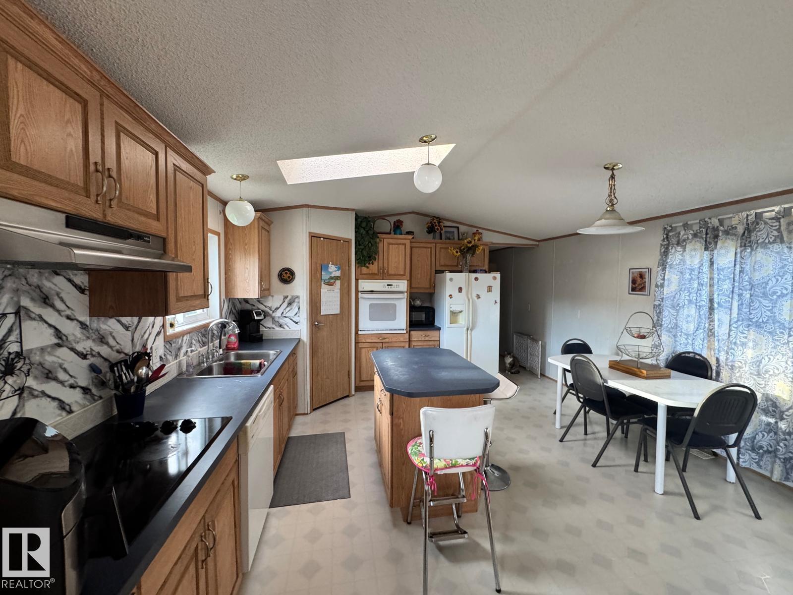 Photo 4 of 388 Evergreen Pa Nw Nw, Edmonton AB
