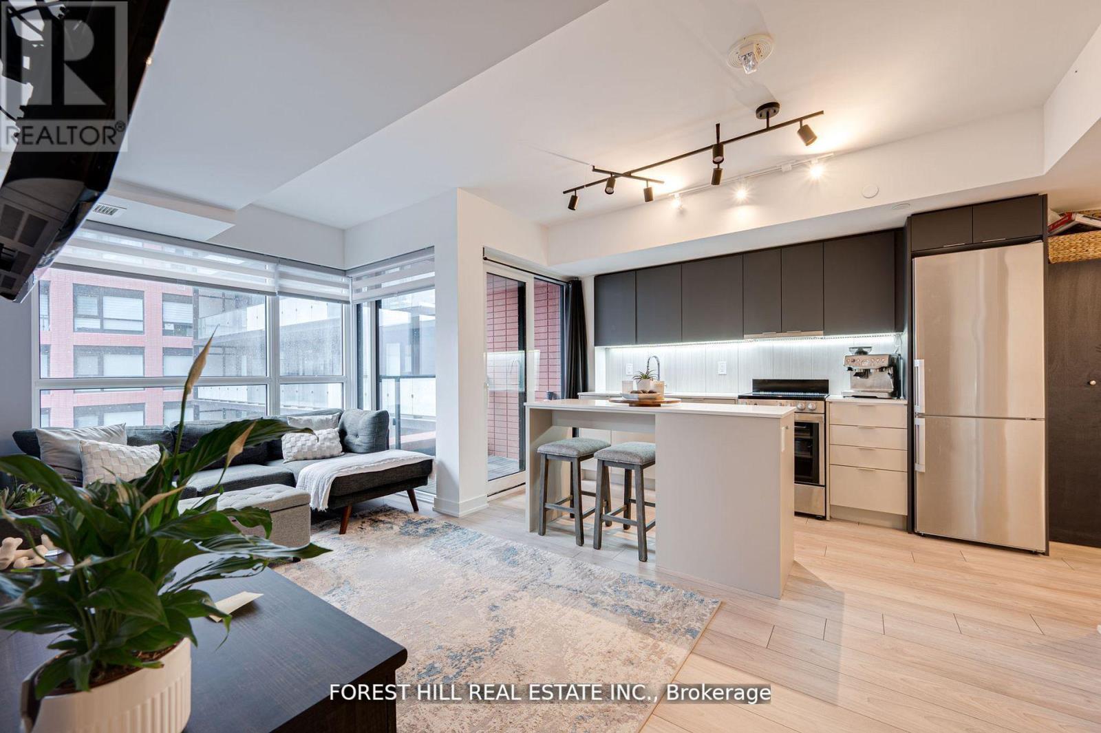 Photo 10 of 411 8 Tippett Road, Toronto ON