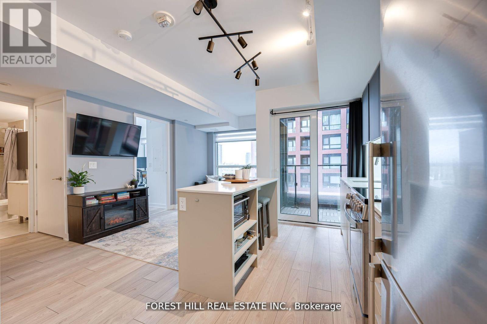 Photo 13 of 411 8 Tippett Road, Toronto ON