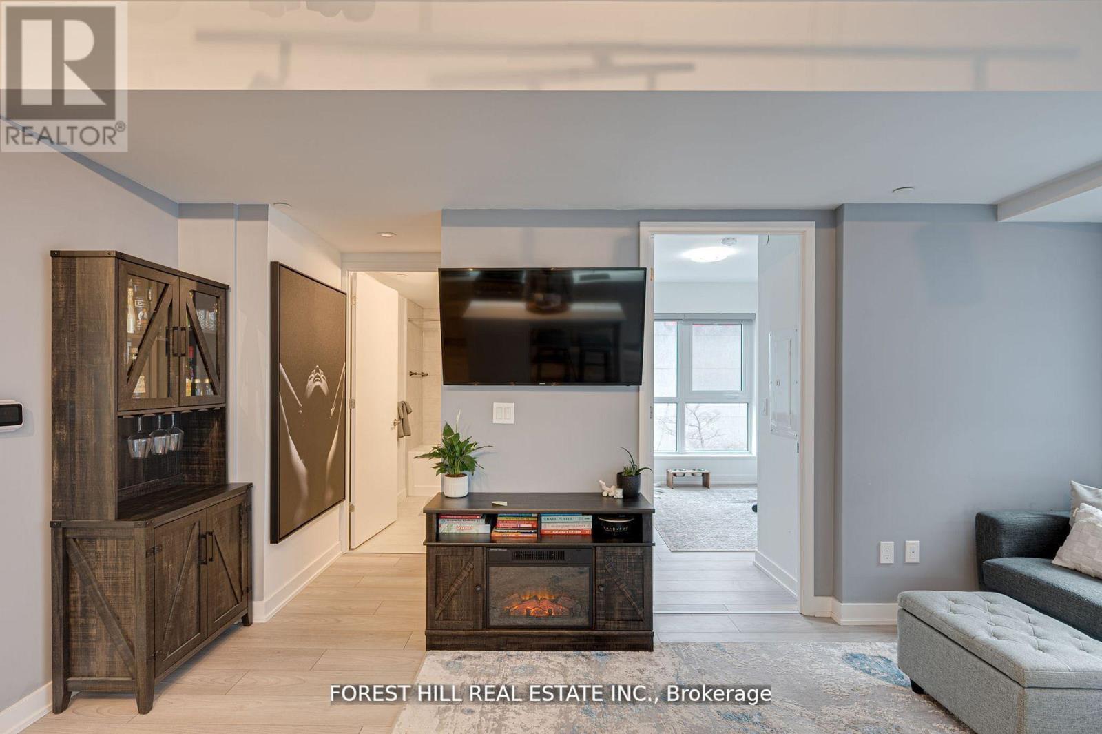Photo 14 of 411 8 Tippett Road, Toronto ON
