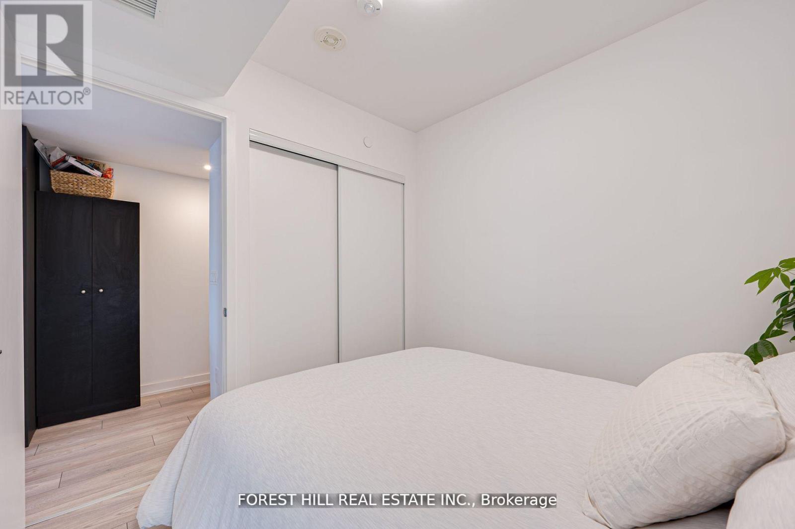 Photo 18 of 411 8 Tippett Road, Toronto ON