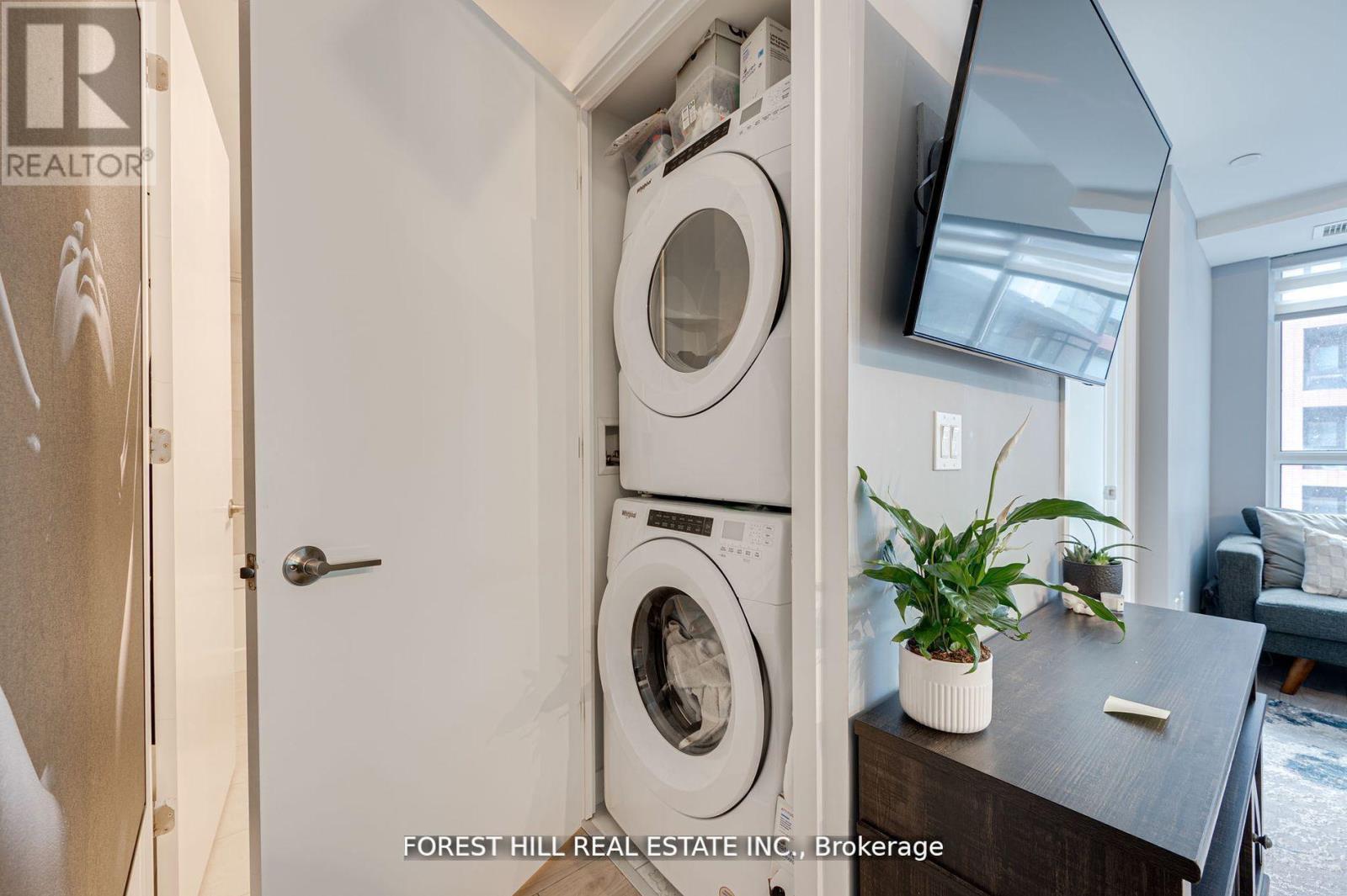 Photo 24 of 411 8 Tippett Road, Toronto ON