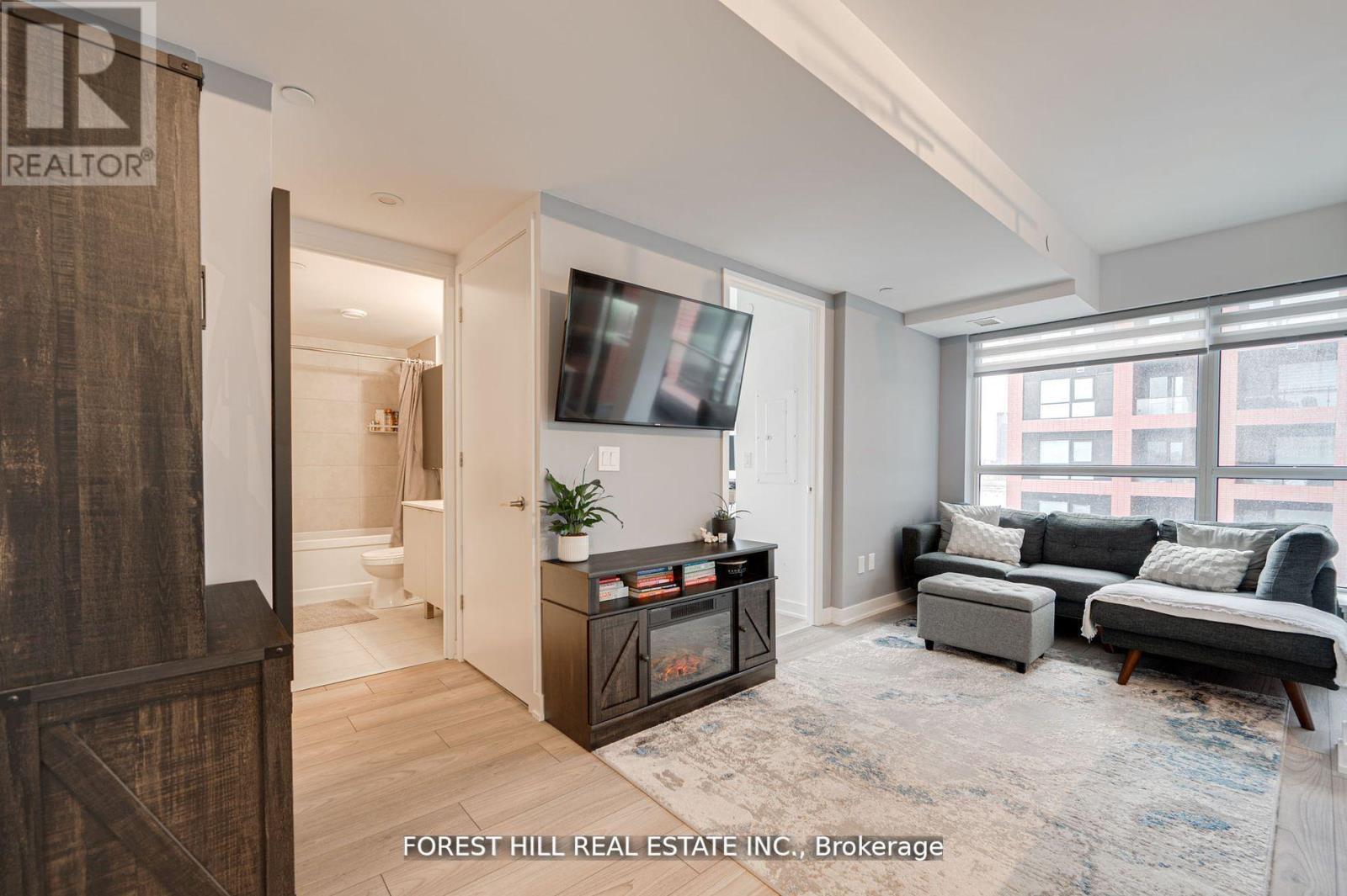Photo 8 of 411 8 Tippett Road, Toronto ON