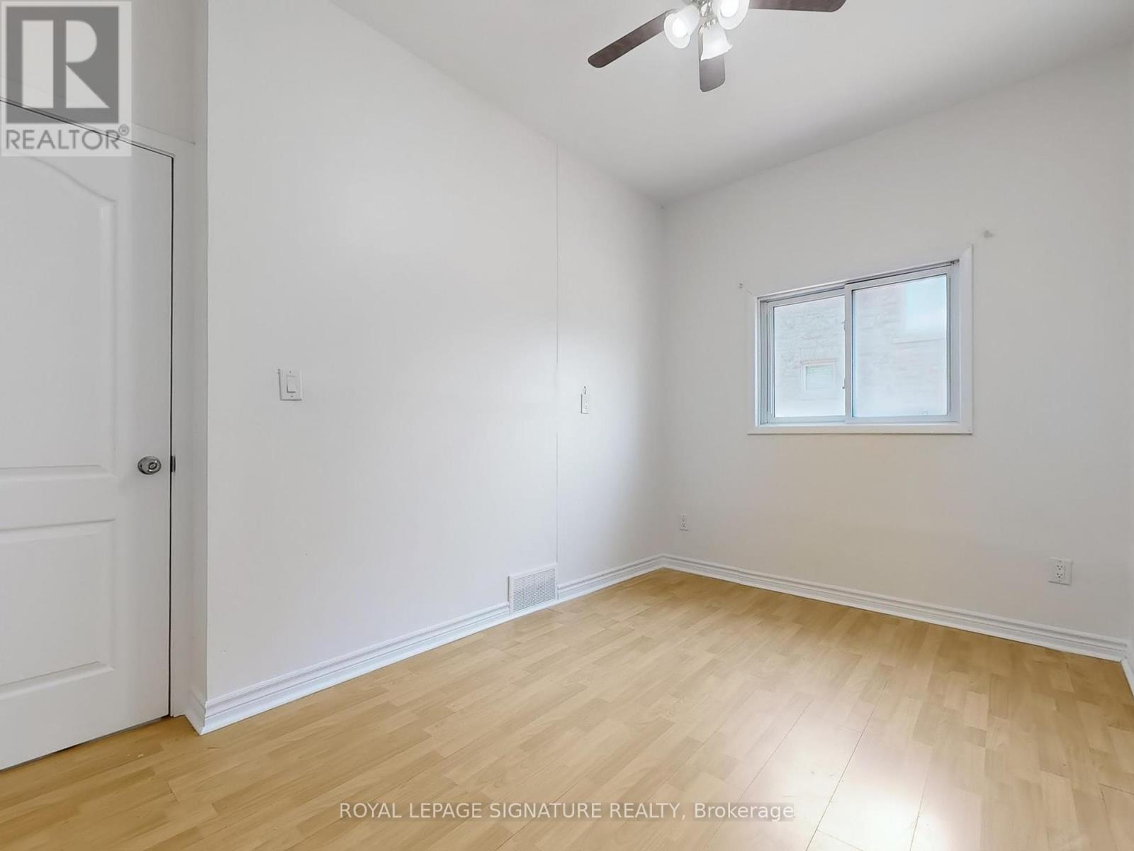 Photo 18 of 2 21 Yongeview Avenue, Richmond Hill ON