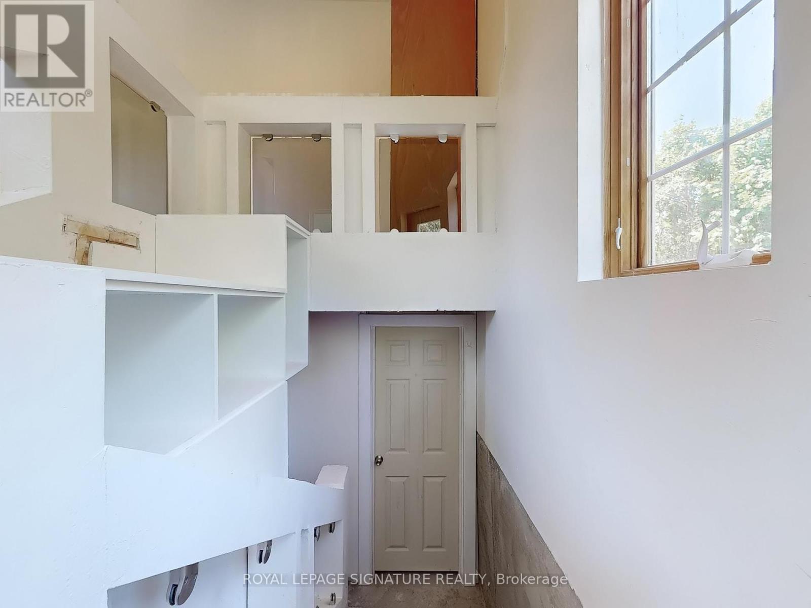 Photo 2 of 2 21 Yongeview Avenue, Richmond Hill ON