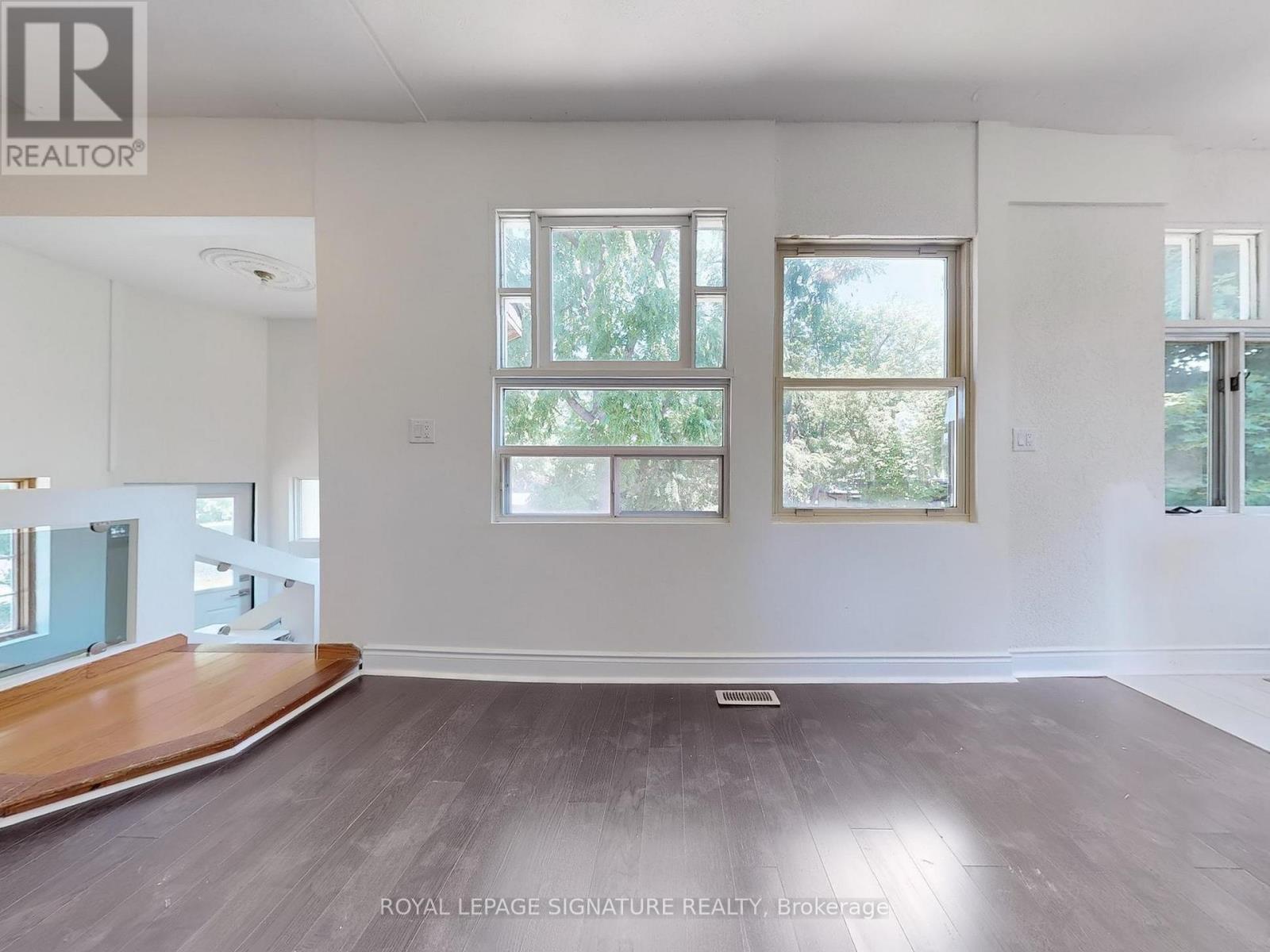 Photo 6 of 2 21 Yongeview Avenue, Richmond Hill ON