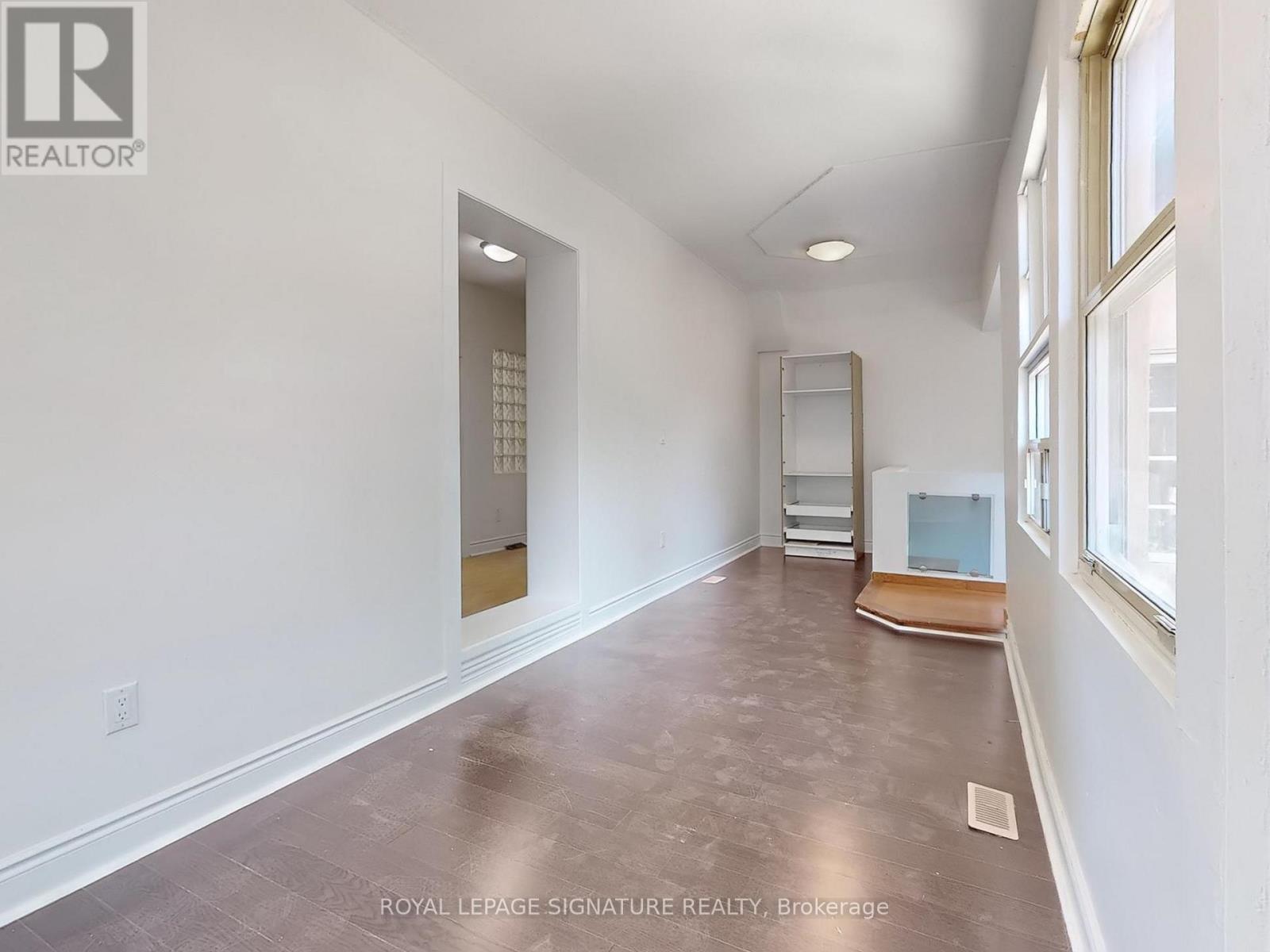 Photo 9 of 2 21 Yongeview Avenue, Richmond Hill ON