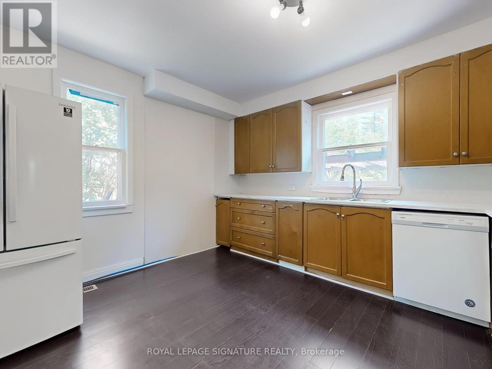 Photo 10 of 1 21 Yongeview Avenue, Richmond Hill ON