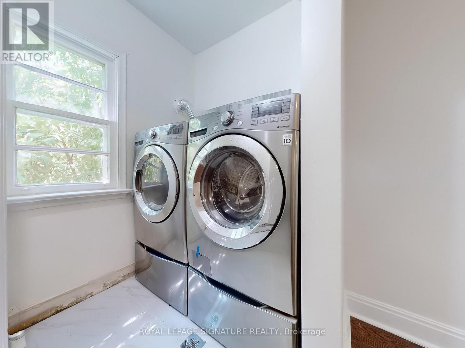 Photo 17 of 1 21 Yongeview Avenue, Richmond Hill ON