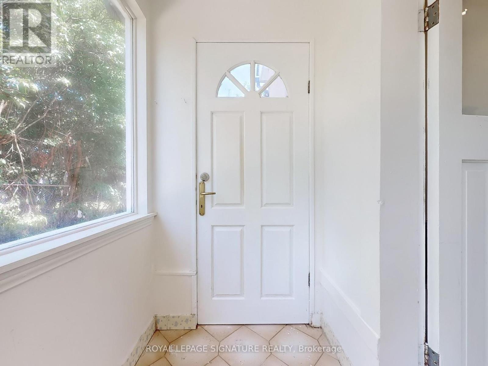 Photo 19 of 1 21 Yongeview Avenue, Richmond Hill ON