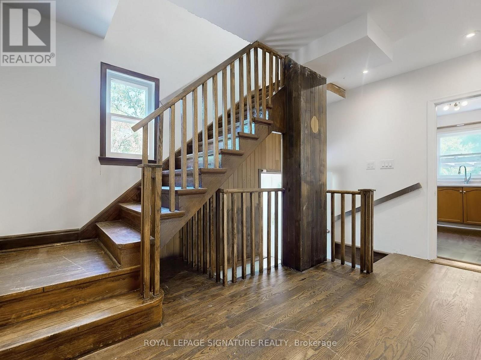 Photo 20 of 1 21 Yongeview Avenue, Richmond Hill ON