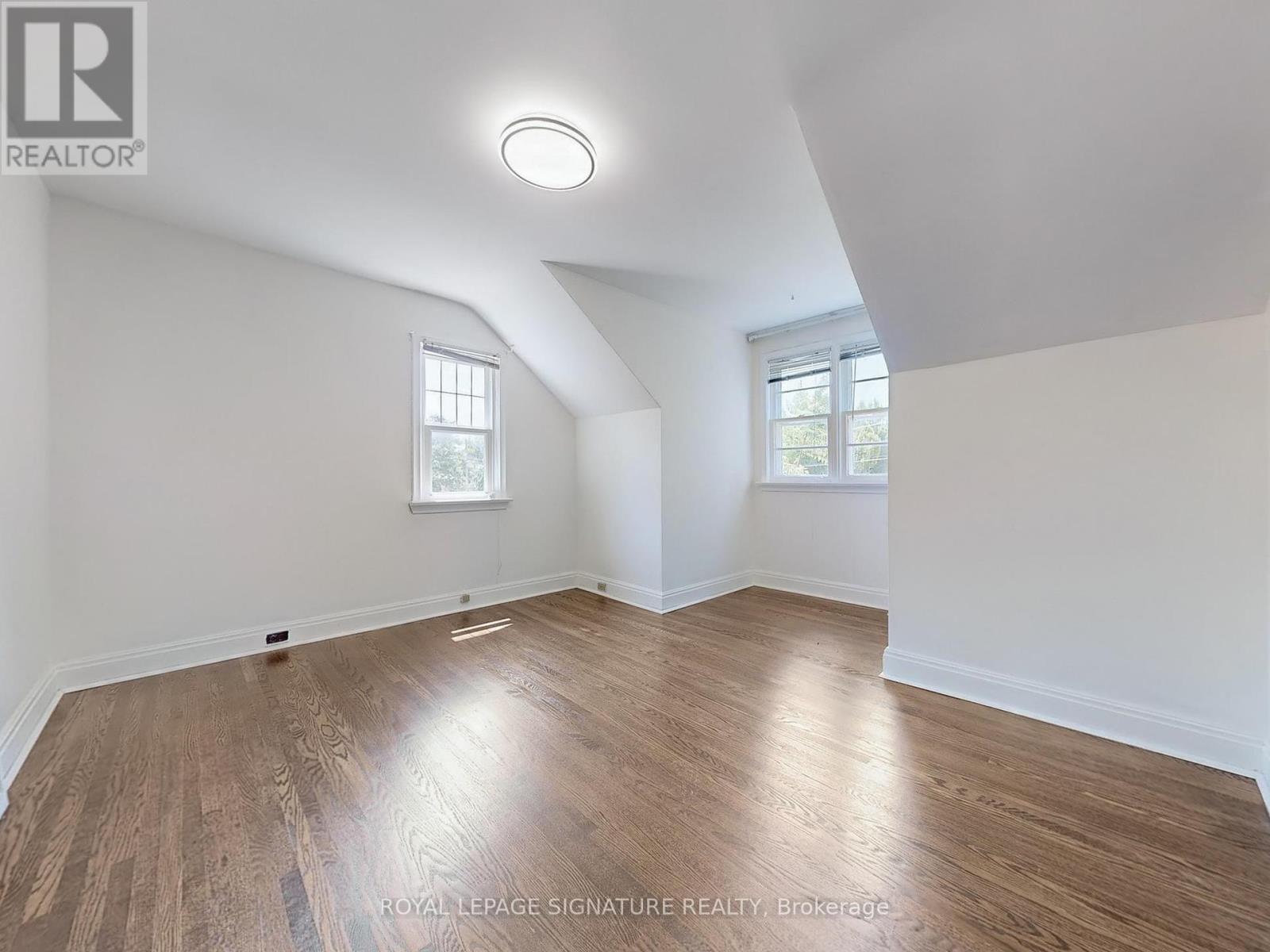 Photo 21 of 1 21 Yongeview Avenue, Richmond Hill ON