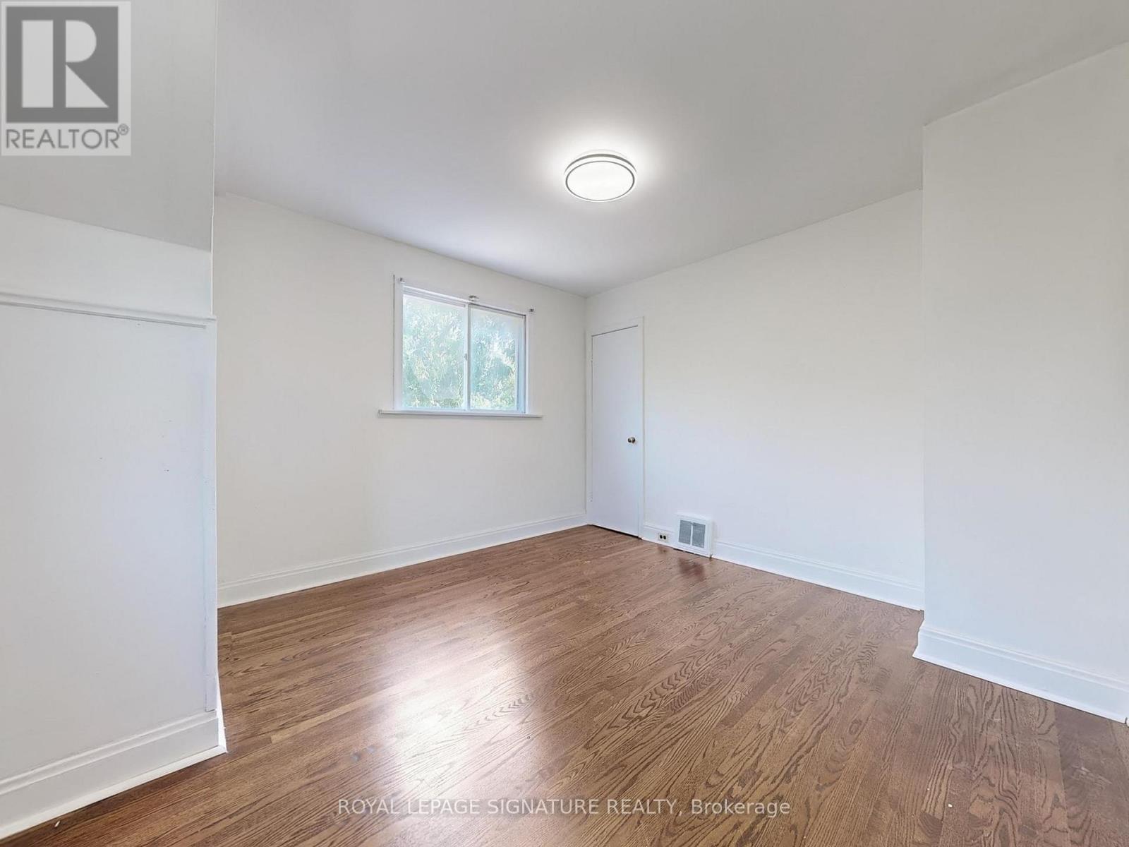 Photo 26 of 1 21 Yongeview Avenue, Richmond Hill ON