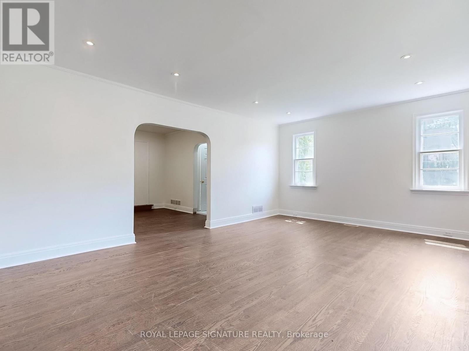 Photo 3 of 1 21 Yongeview Avenue, Richmond Hill ON