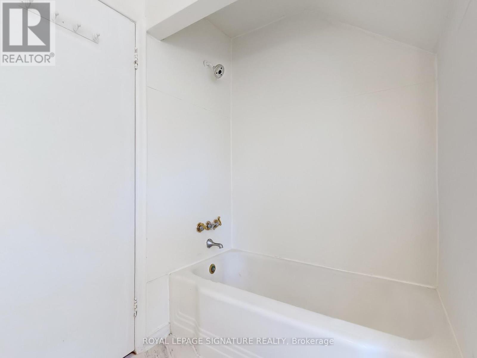 Photo 30 of 1 21 Yongeview Avenue, Richmond Hill ON