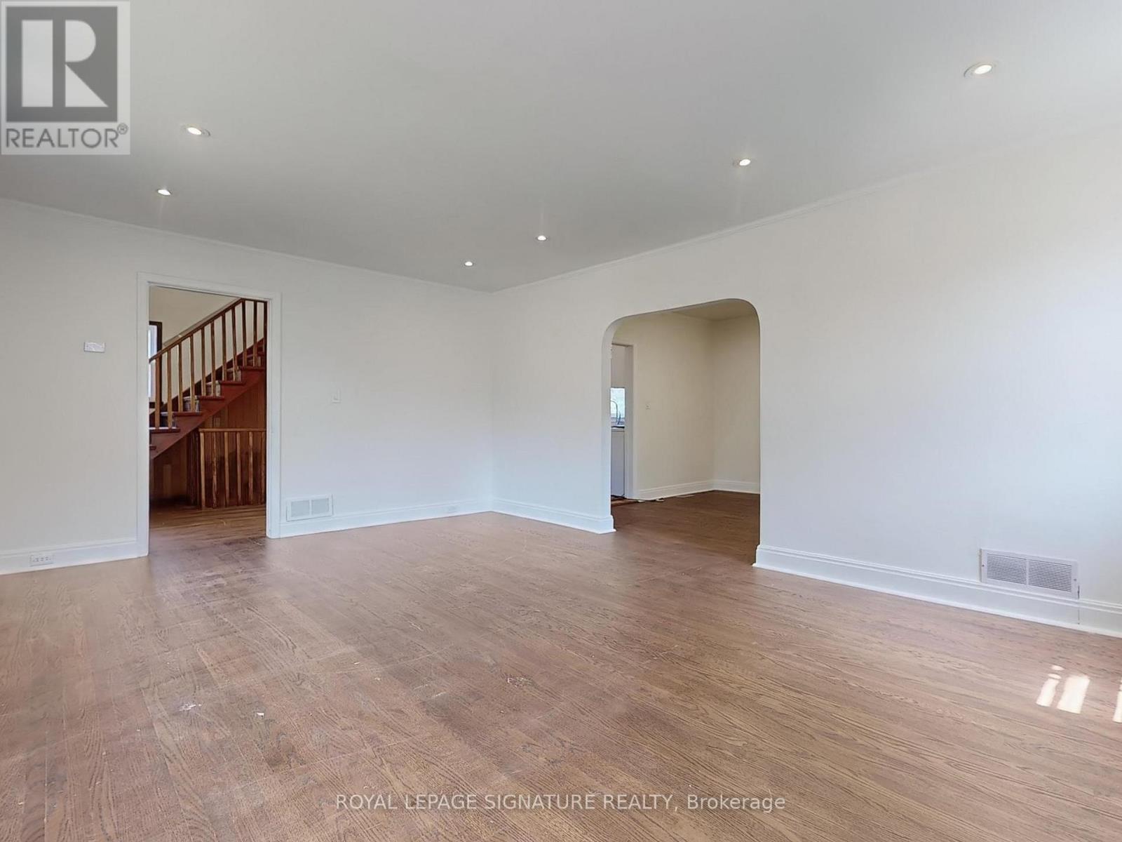 Photo 4 of 1 21 Yongeview Avenue, Richmond Hill ON