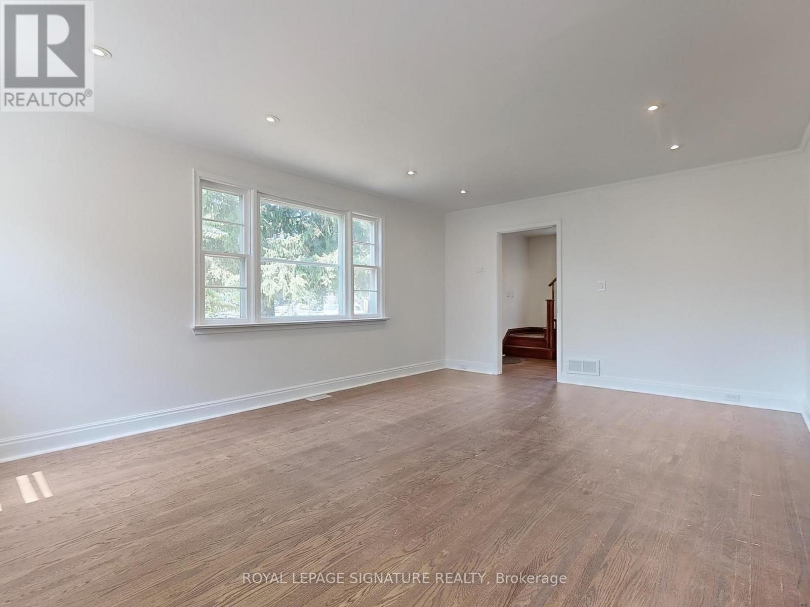 Photo 5 of 1 21 Yongeview Avenue, Richmond Hill ON