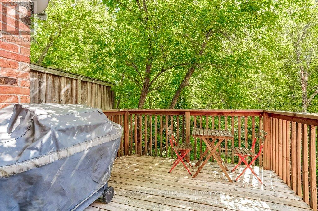 Photo 13 of 4134 Medland Drive, Burlington ON